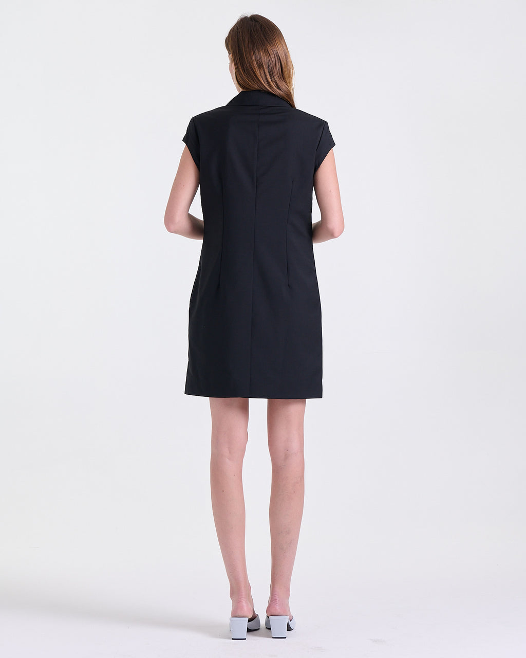 Robe tailleur Adèle en Noir, silhouette ajustée et tailleur, sélection Au Travail, Deméa Paris