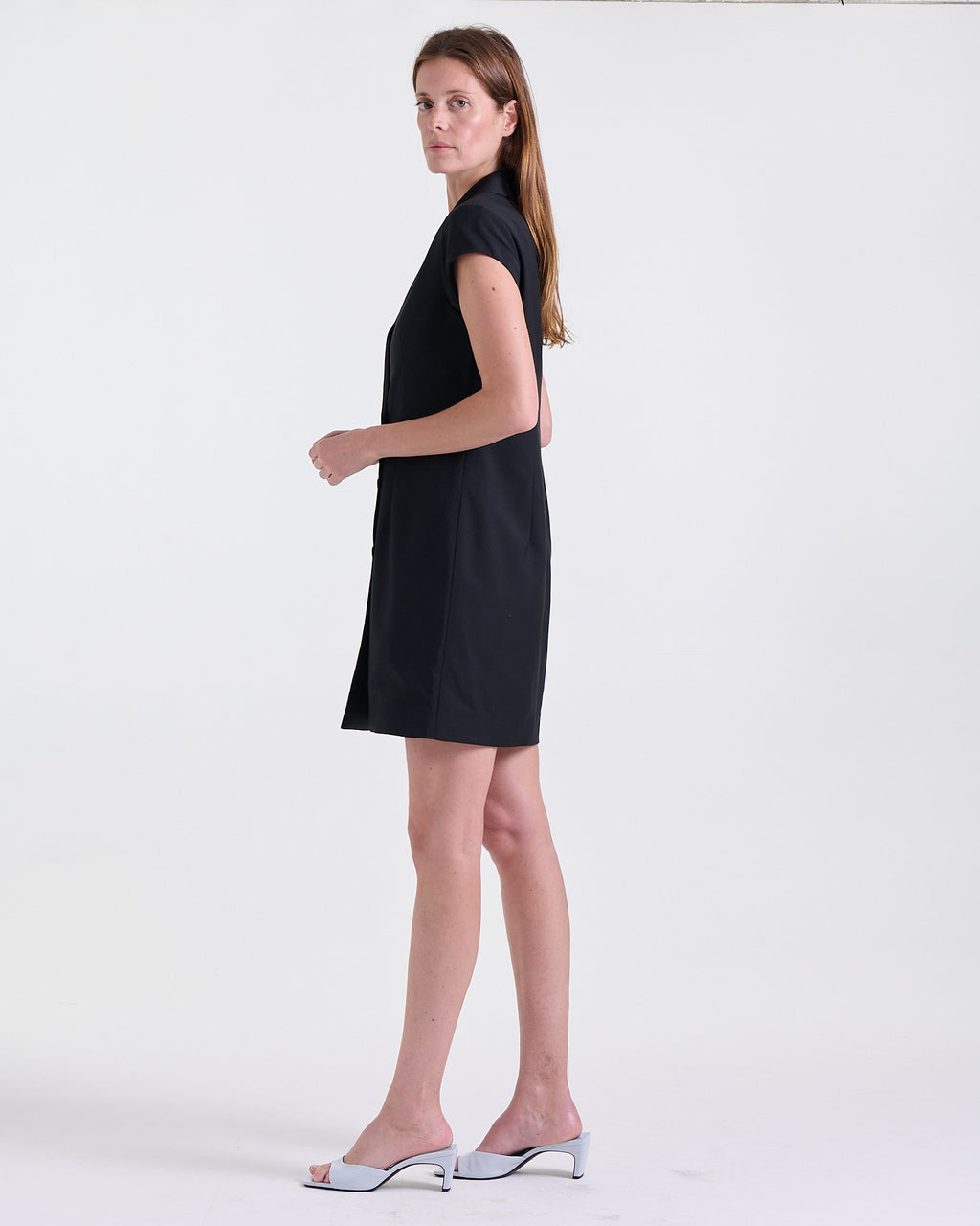 Robe tailleur Adèle en Noir, manches courtes à emmanchures larges, sélection Au Travail, Deméa Paris