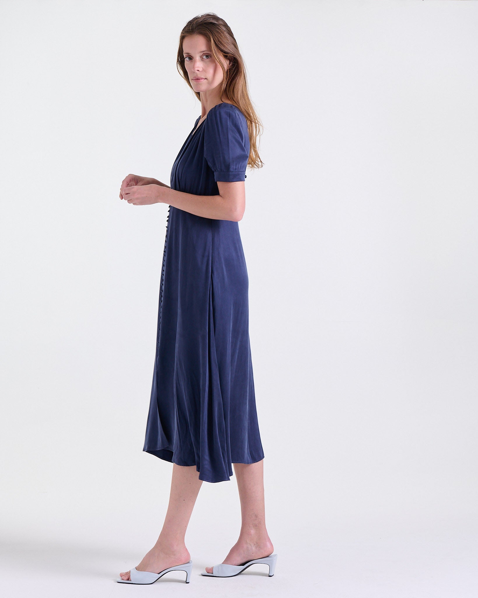 Agathe Midi Dress in Navy, short sleeves with slight volume, RSVP edit, Deméa Paris
