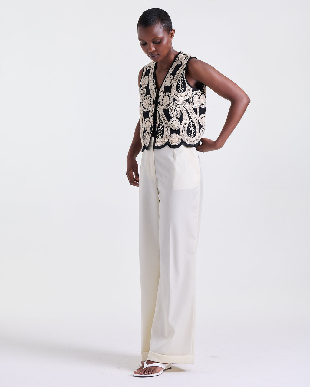 Pantalon Alexandra en Blanc Cassé, pinces devant, sélection Au Travail, Deméa Paris