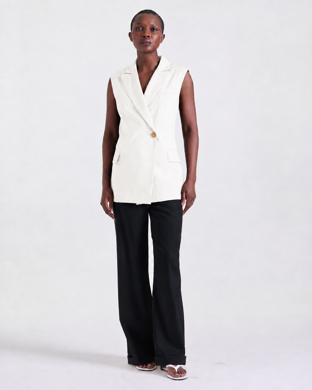 Alexandra Sleeveless Jacket in Off White, fitted silhouette, Work edit, Deméa Paris