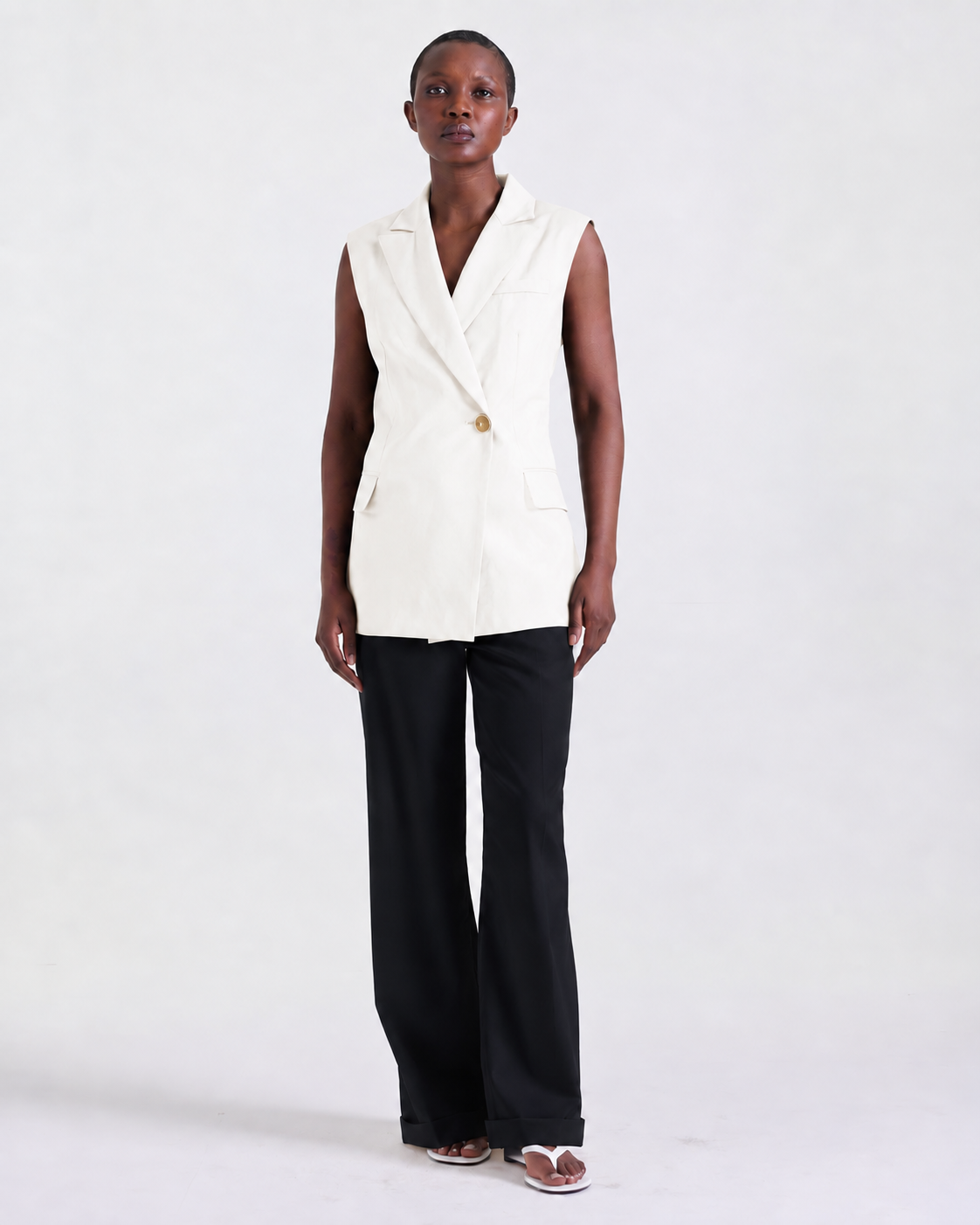 Alexandra Sleeveless Jacket in Off White, fitted silhouette, Work edit, Deméa Paris