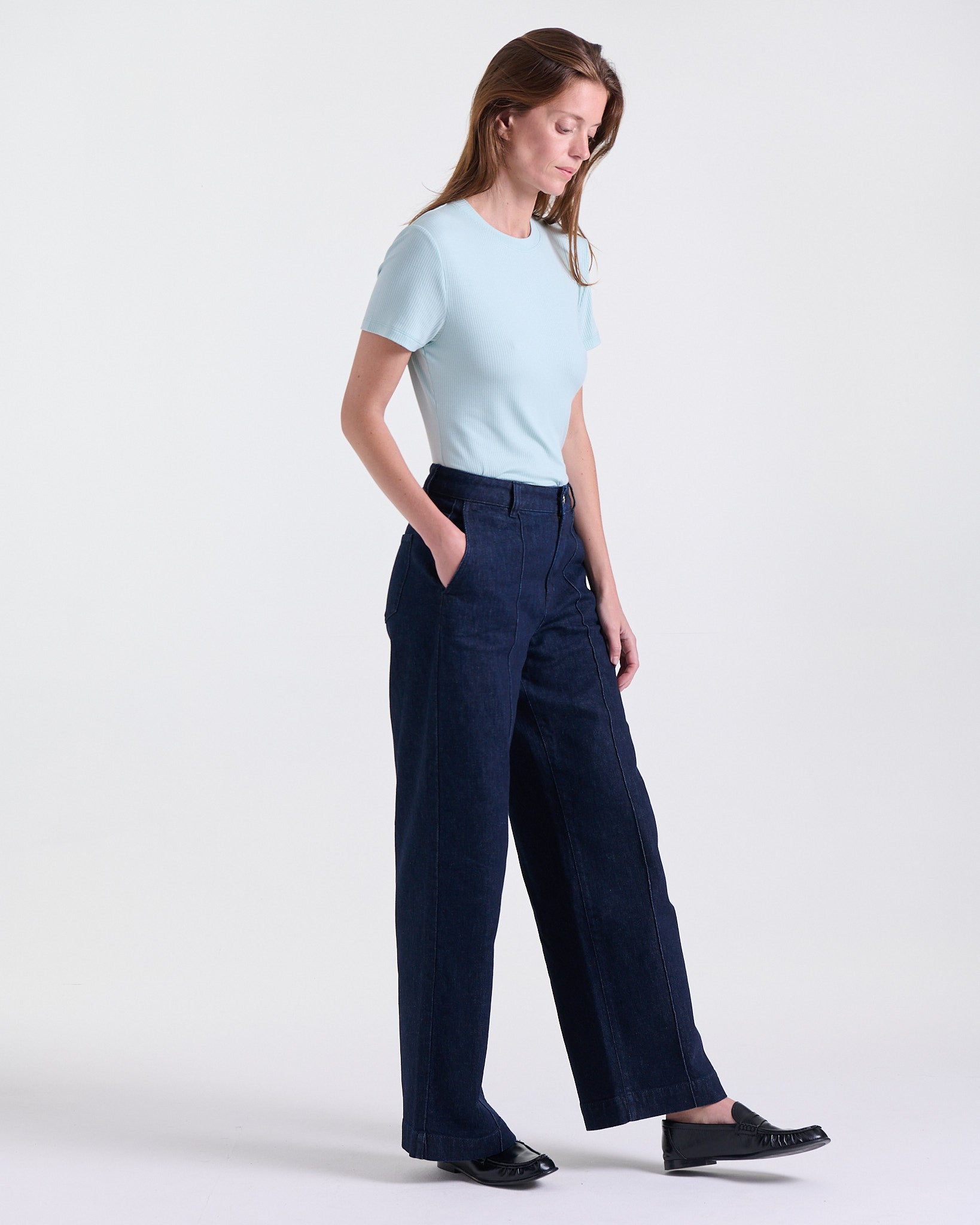 Avery Wide Jeans in Indigo, front seam detail for structure, Casual Chic edit, Deméa Paris