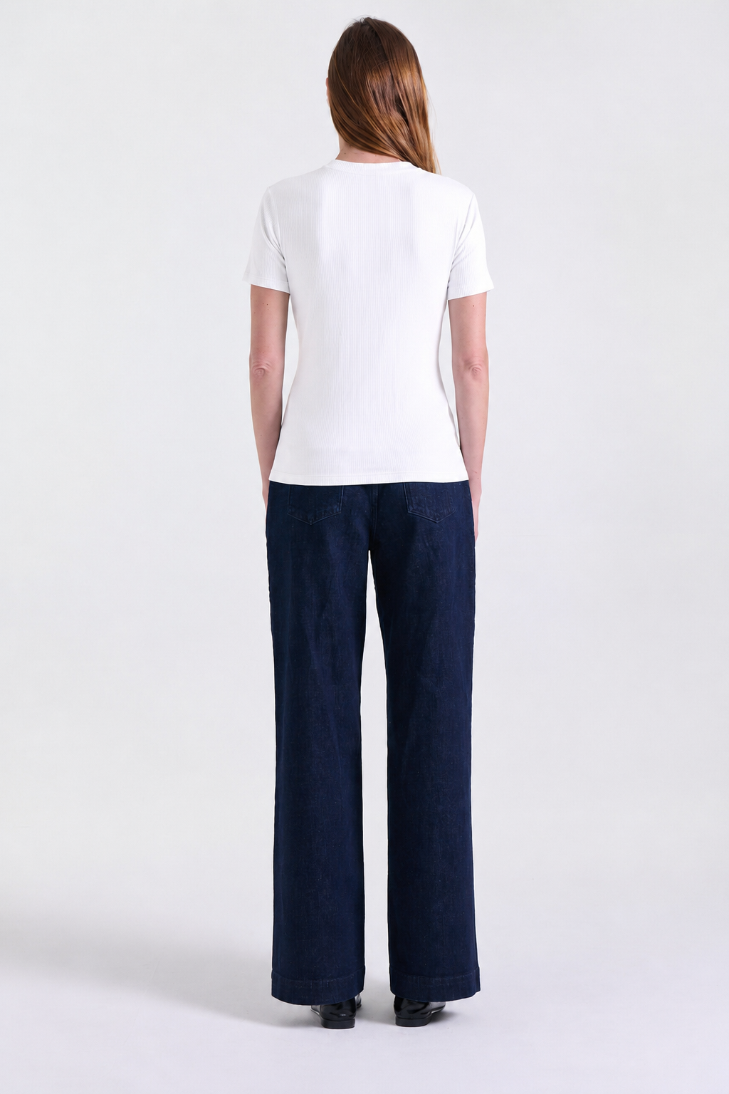 Alina Fitted T-shirt in White, round collar, Boarding Call edit, Deméa Paris