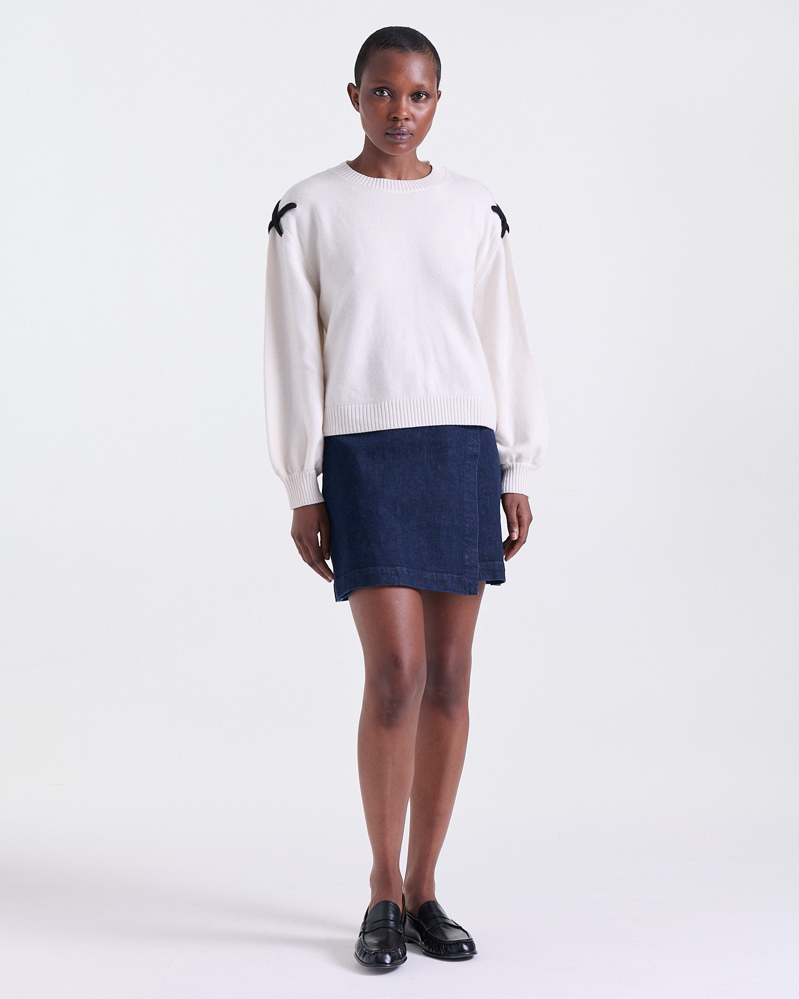 Aman Sweater in Off White, relaxed, slightly cropped fit, Work edit, Deméa Paris