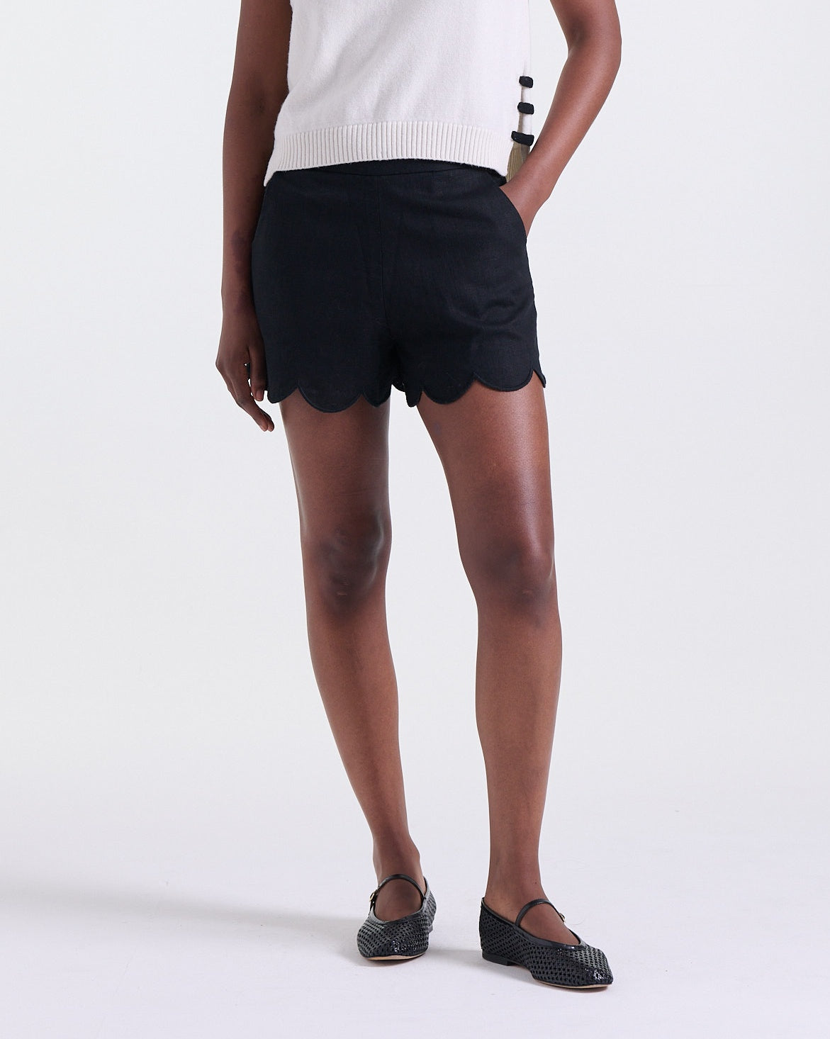 Anaelle Shorts in Black, tailored silhouette, Resort Escape edit, Deméa Paris