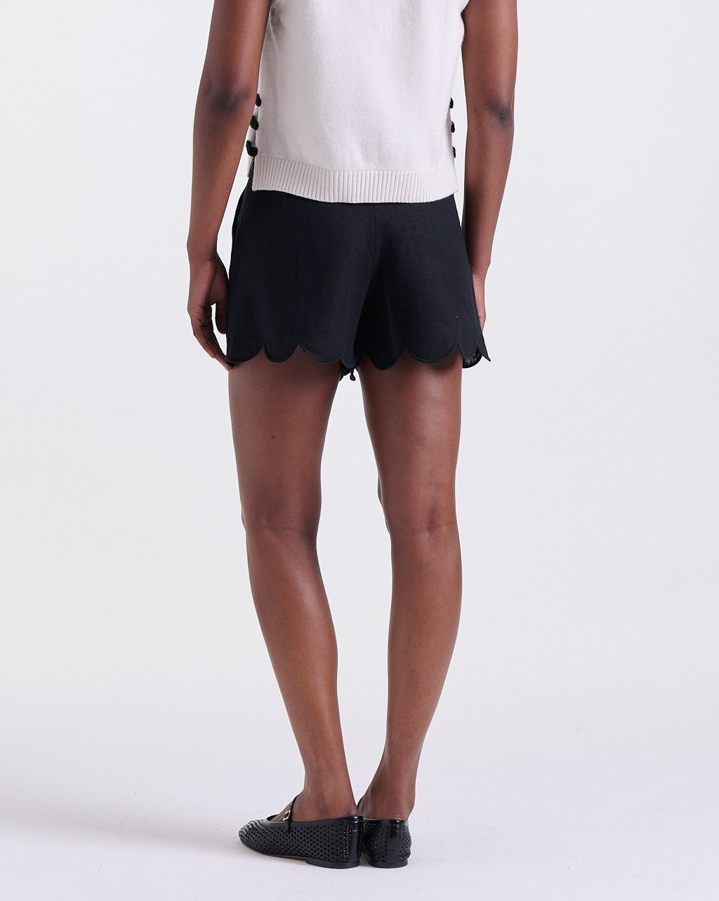Anaelle Shorts in Black, side pockets, Resort Escape edit, Deméa Paris
