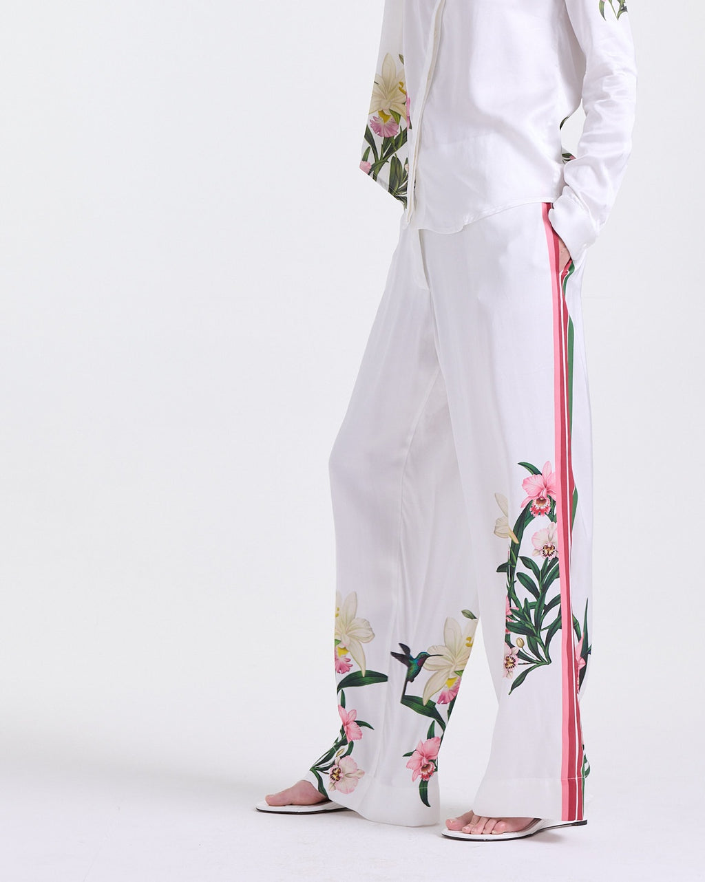 Andia Flowy Pants in White, front zip and hook closure, Resort Escape edit, Deméa Paris