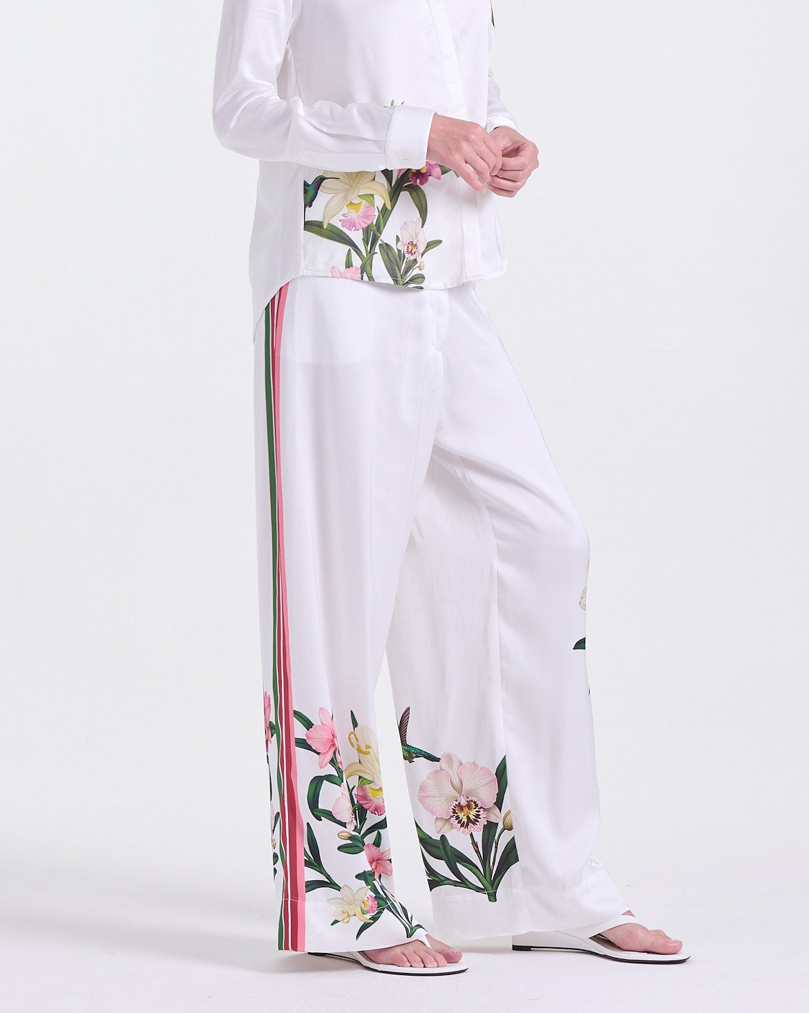 Andia Flowy Pants in White, side pockets, Resort Escape edit, Deméa Paris
