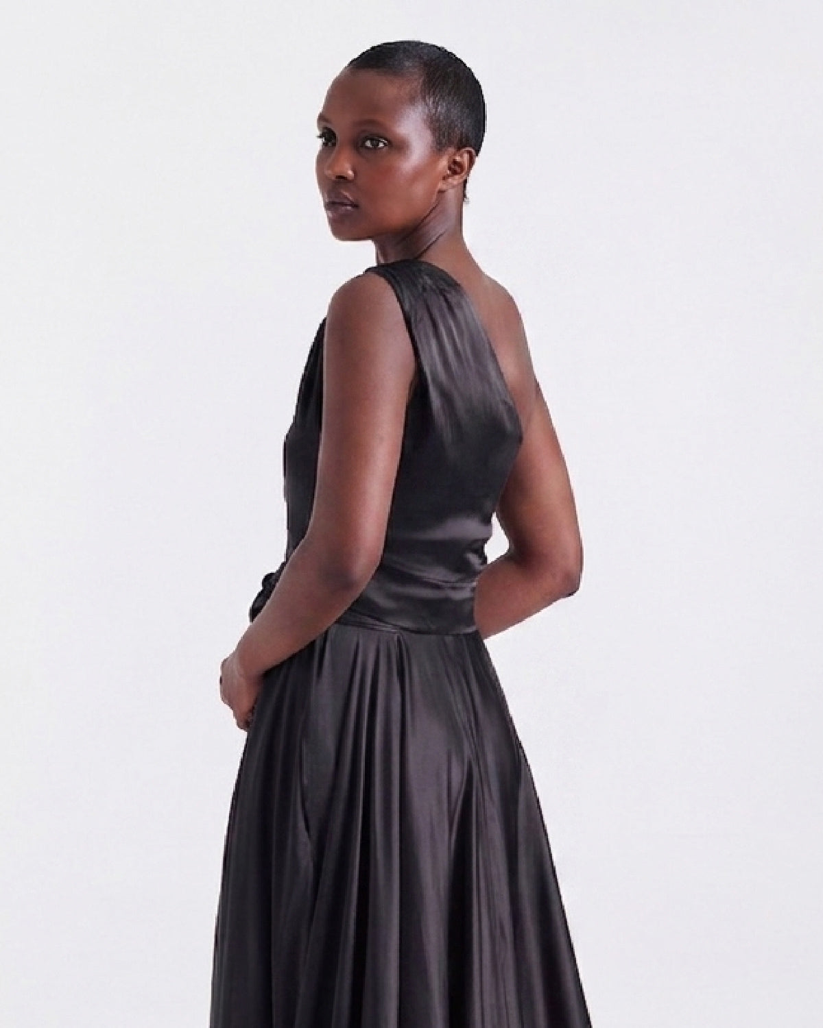 Annie Asymmetrical Top in Black, cropped length, RSVP edit, Deméa Paris