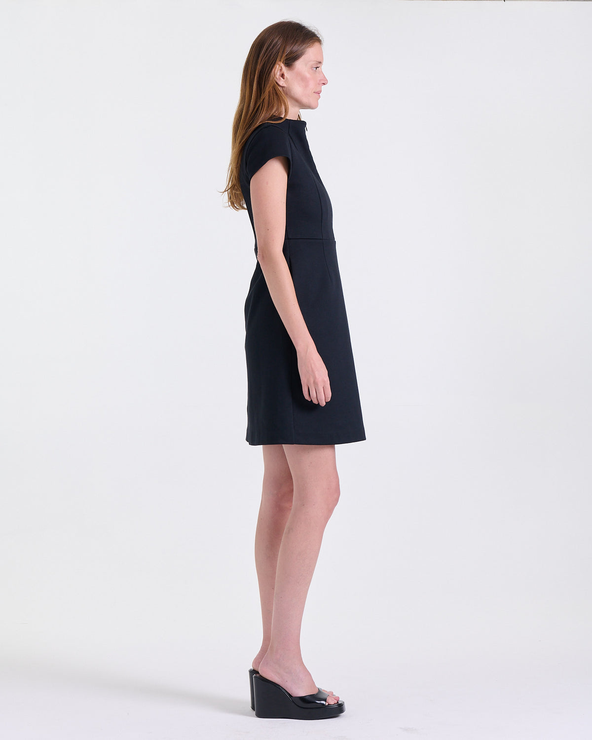Robe Aurore en Noir, manches courtes, sélection Au Travail, Deméa Paris