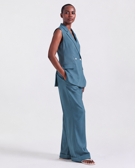 Pantalon Alexandra en Bleu Canard, fermeture à agrafe et zip, sélection Au Travail, Deméa Paris